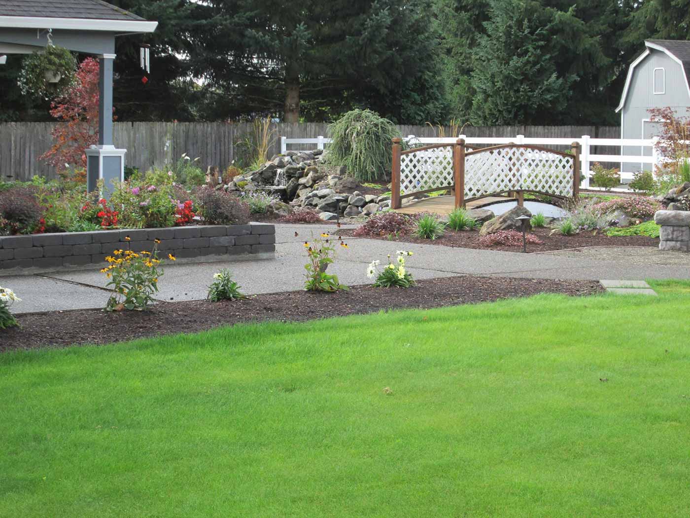 Ridgefield, Washington Hardscape and Water Feature - Woody's Custom Landscaping